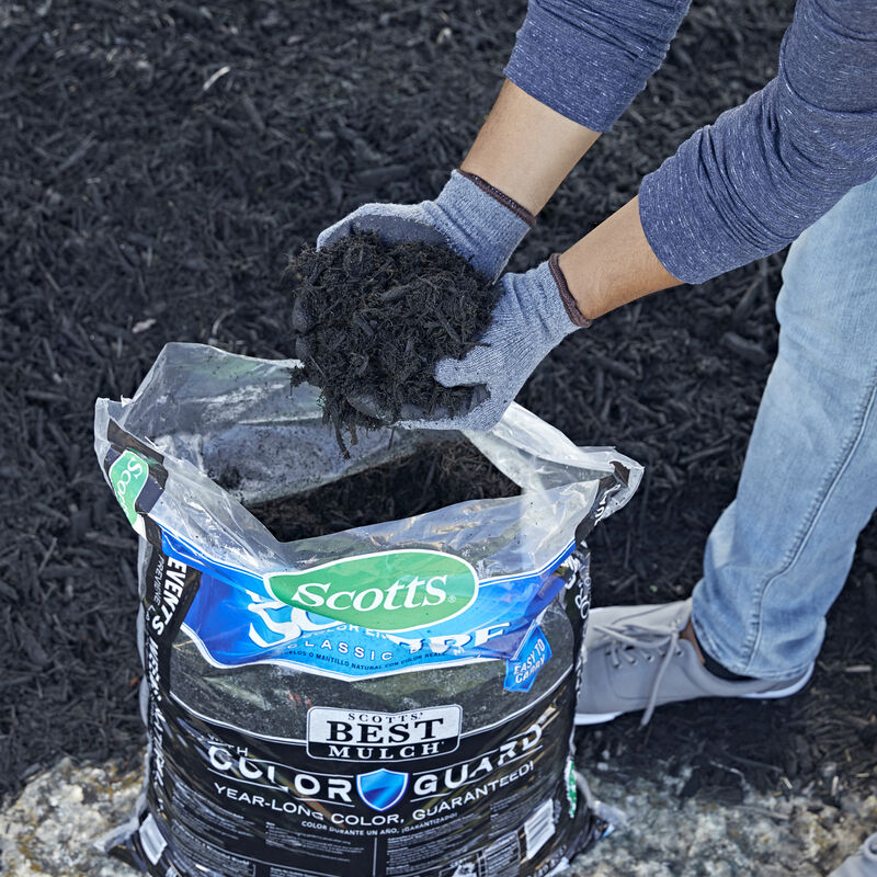 Scotts® Nature Scapes® Color Enhanced Mulch 1.5 cu. ft. image number null