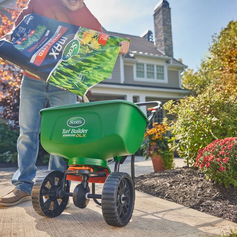 Scotts® MAX™ Fall Weed & FeedI image number null