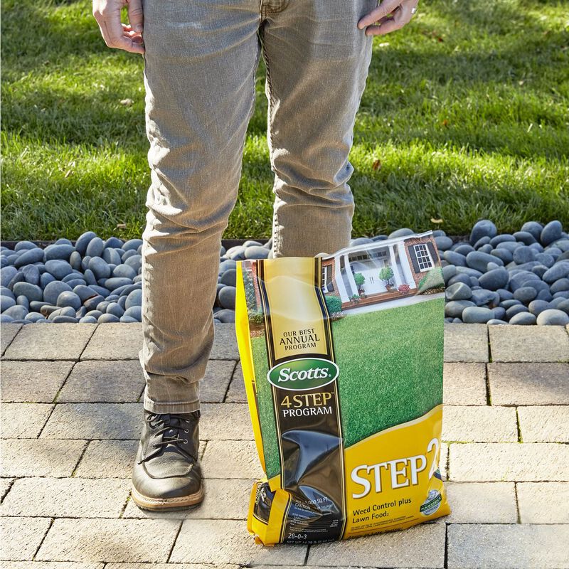 Scotts® STEP® 2 Weed Control Plus Lawn Food2 image number null