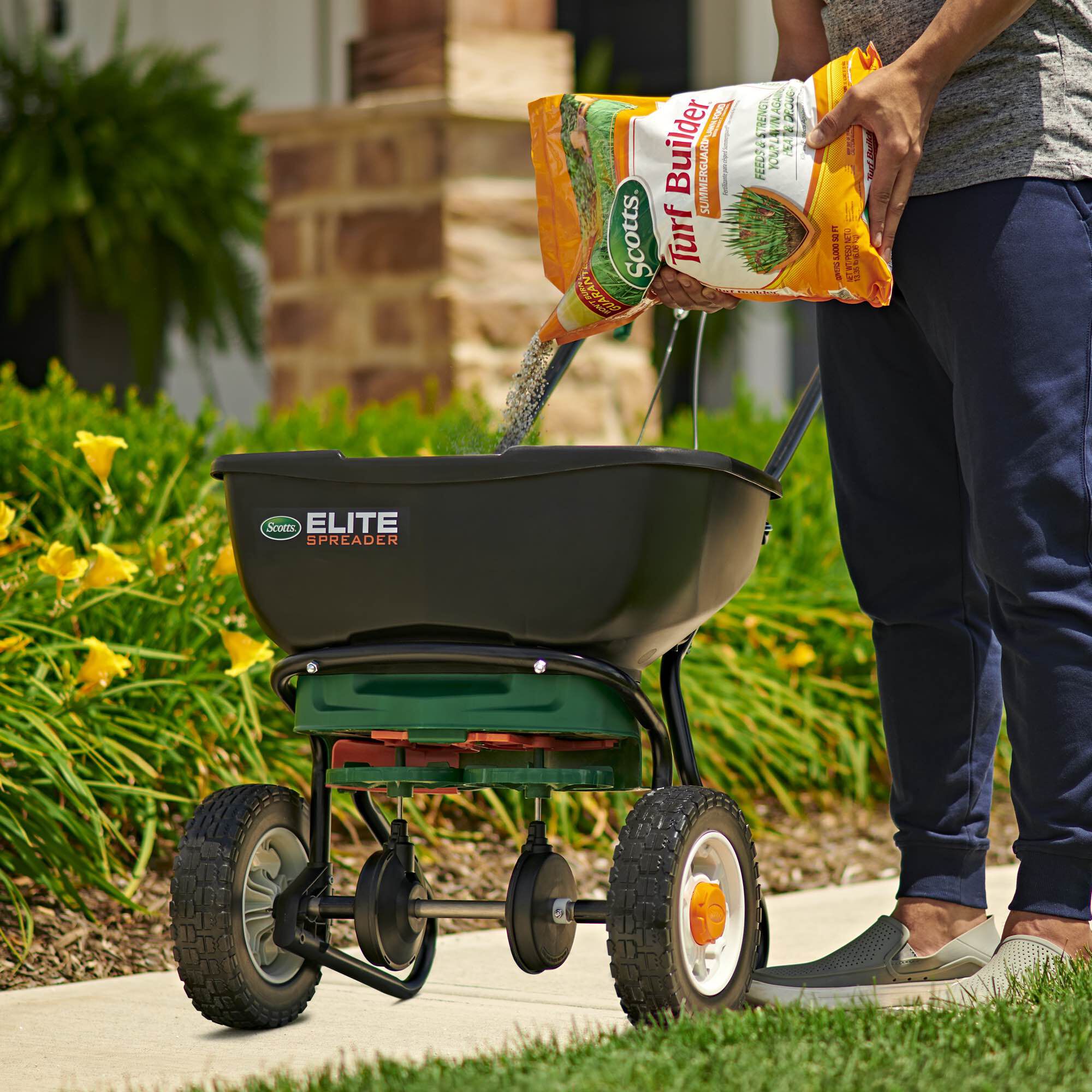 Scotts Turf Builder SummerGuard Lawn Food with Insect Control Scotts