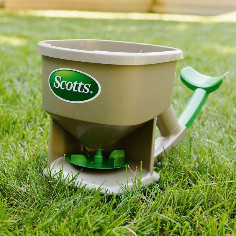 Scotts® Whirl™ Hand-Powered Spreader image number null